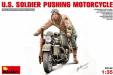 1/35 US Soldier Pushing Motorcycle