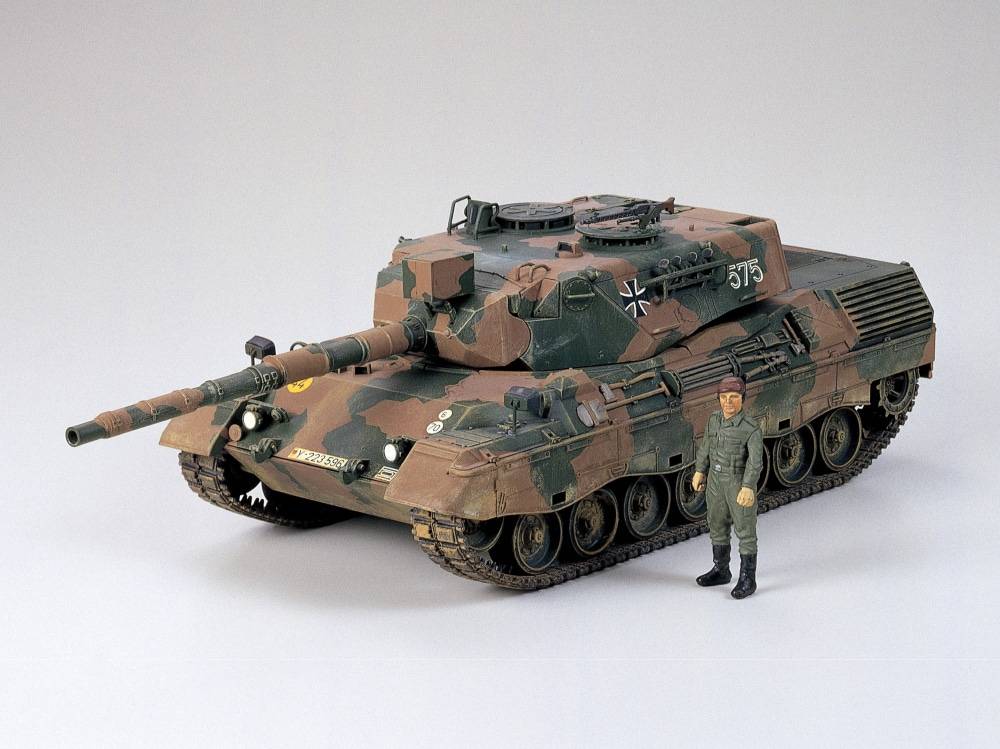 Tamiya 1/35 35112 West German Leopard A4 Model Kit