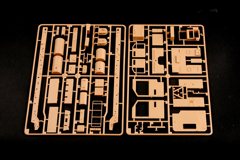 HBO85502 - 1/35 M1070 Truck Tractor & M1000 Heavy Equipment