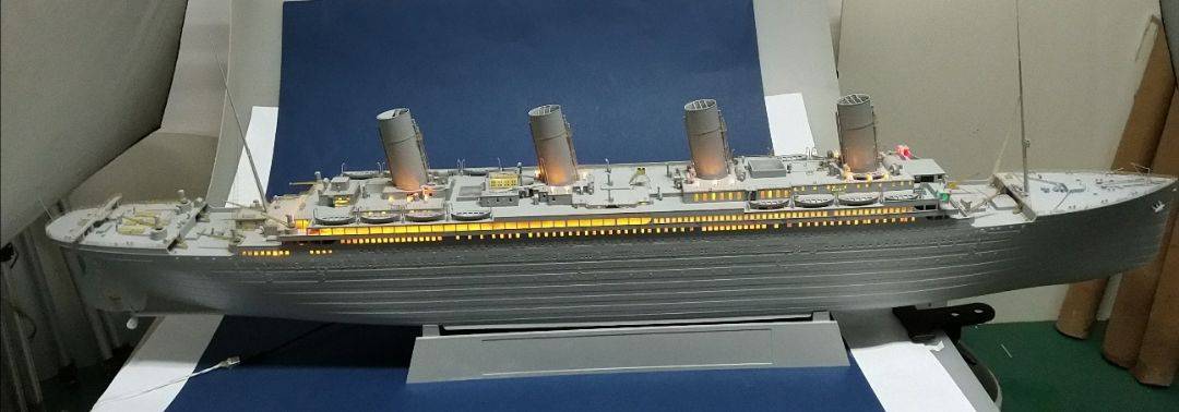 TRUMPETER 1/200 Titanic Ocean Liner Plastic Kit w/PE Parts/LED lights TRM3719 